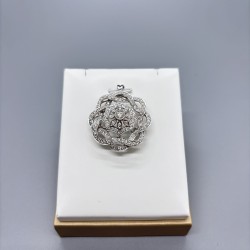 18K白金花形鑽石胸針及吊墜兩用