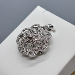 18K白金花形鑽石胸針及吊墜兩用