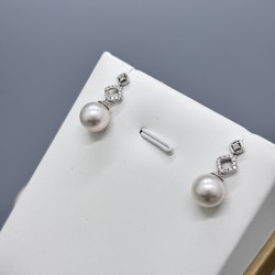 18K白金珍珠鑽石方扣耳環