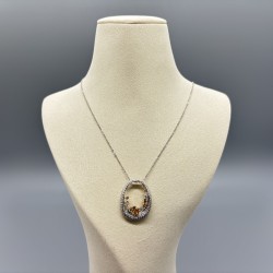 18K白金橢圓形彩鑽頸鏈