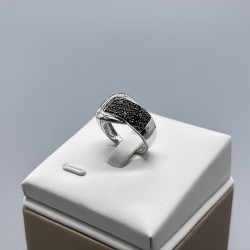 18K金黑鑽皮帶扣戒指