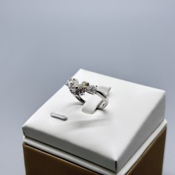 18K金馬眼拼梨形鑽石戒指