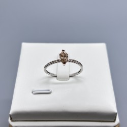 18K金馬眼型啡鑽戒指