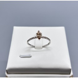 18K金馬眼型啡鑽戒指