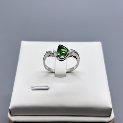 PT鉑金三角沙弗萊石鑽石戒指