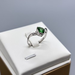 PT鉑金三角沙弗萊石鑽石戒指