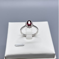 18K白金紅寶石鑽石圍鑲戒指