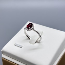 18K白金紅寶石鑽石圍鑲戒指