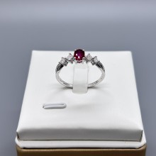 18K白金紅寶石鑽石戒指