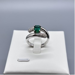 18K白金祖母綠鑽石戒指（平行）