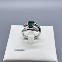 18K白金祖母綠鑽石戒指（平行）